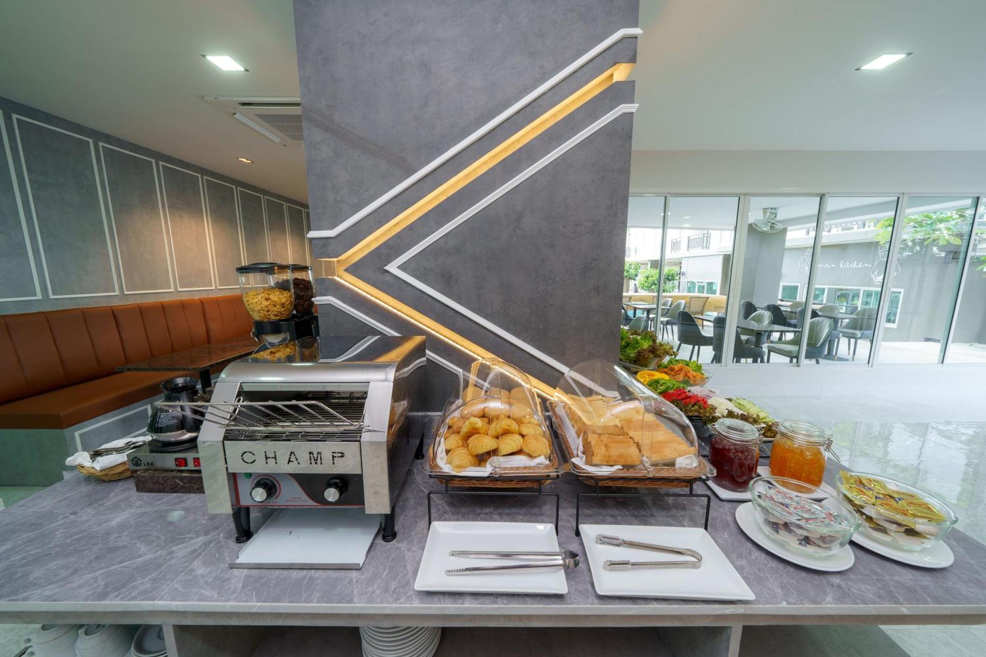 Lhc Hotel And Resort Патая Екстериор снимка