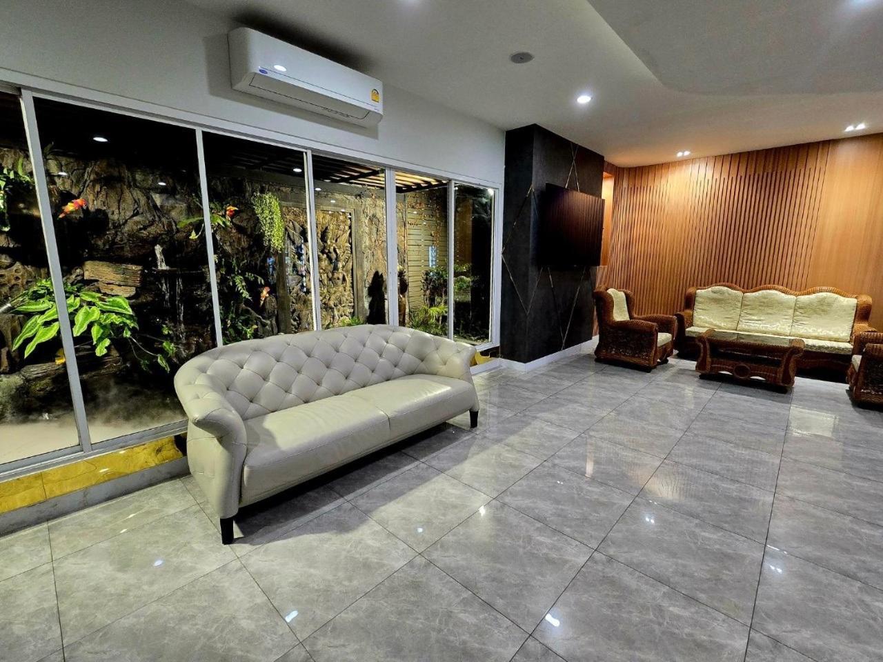 Lhc Hotel And Resort Патая Екстериор снимка
