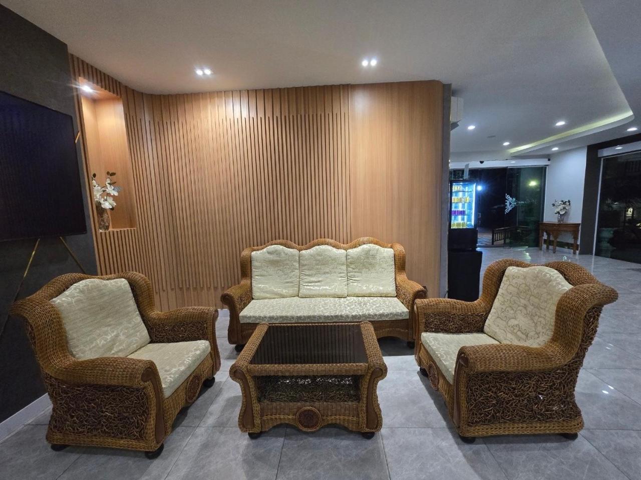 Lhc Hotel And Resort Патая Екстериор снимка