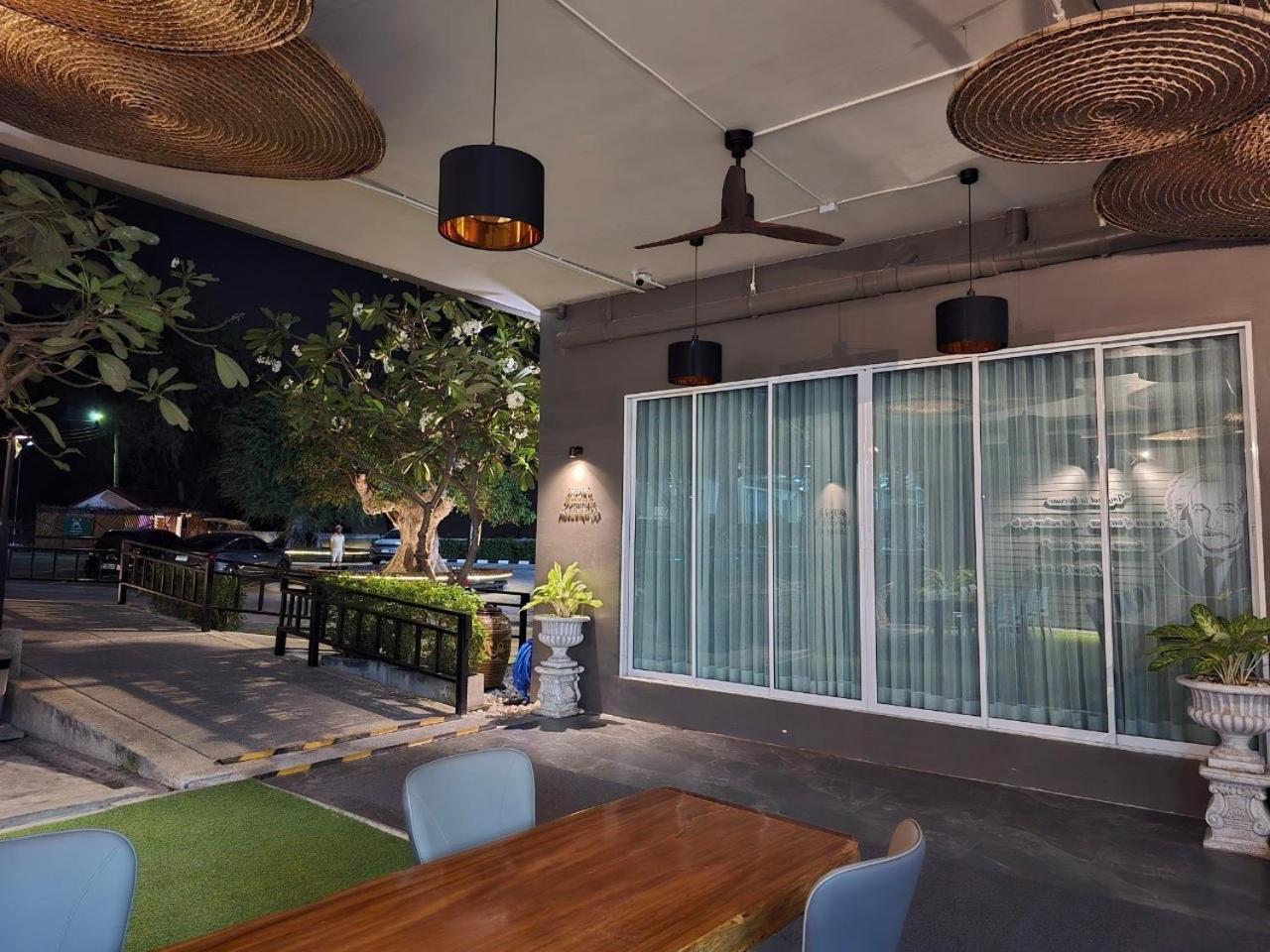 Lhc Hotel And Resort Патая Екстериор снимка